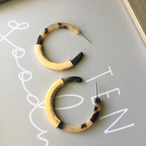 Gold Bar Leopard Acrylic Tortoise Shell Earrings - Picture 3 of 5